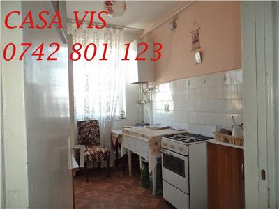 VANDUT !! Apartament cu 3 camere, etajul 2, zona de jos